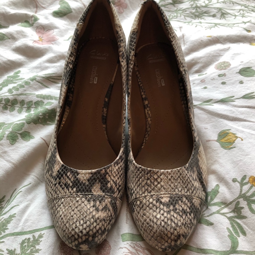 EUC Leather Snake Print Clark Pump